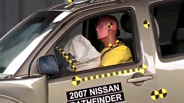 2007 Nissan Pathfinder Moderate Overlap IIHS Crash Test
