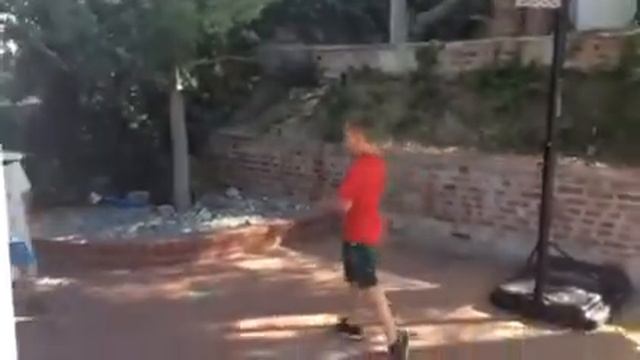 3 point basketball game C Bro v T Bro смотреть онлайн