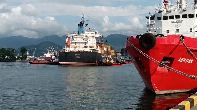Грузовое судно порт Батуми Cargo ship MSC HAITI II смотреть онлайн