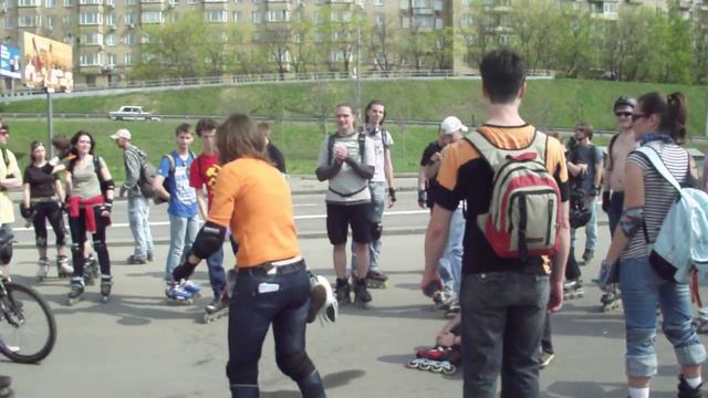 Ритуальные танцы и пинание Марка =) смотреть онлайн