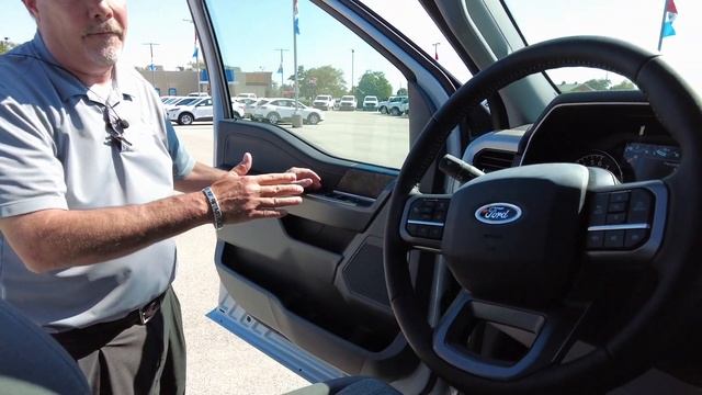 REVIEW | Check out the 2022 Ford F-150 XLT in a walk-around review! смотреть онлайн