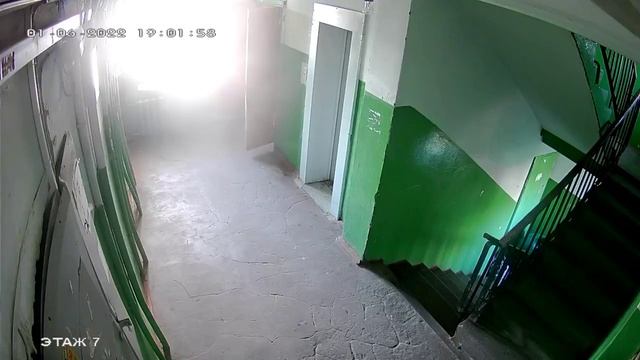 мужик срет в лифте смотреть без звука город Уфа Левитана 71 смотреть онлайн