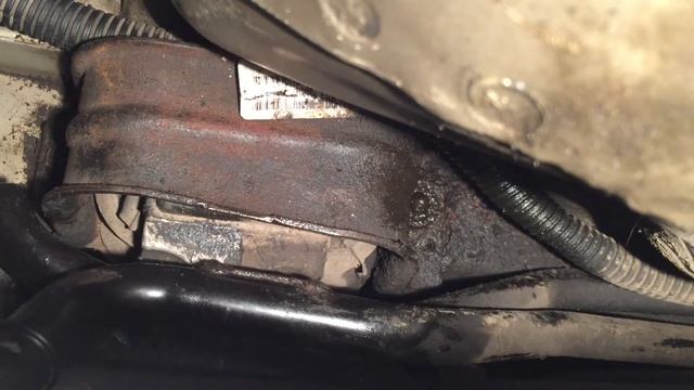 Правая опора не выкручивается. Болт конкретно прикипел к гайке. смотреть онлайн