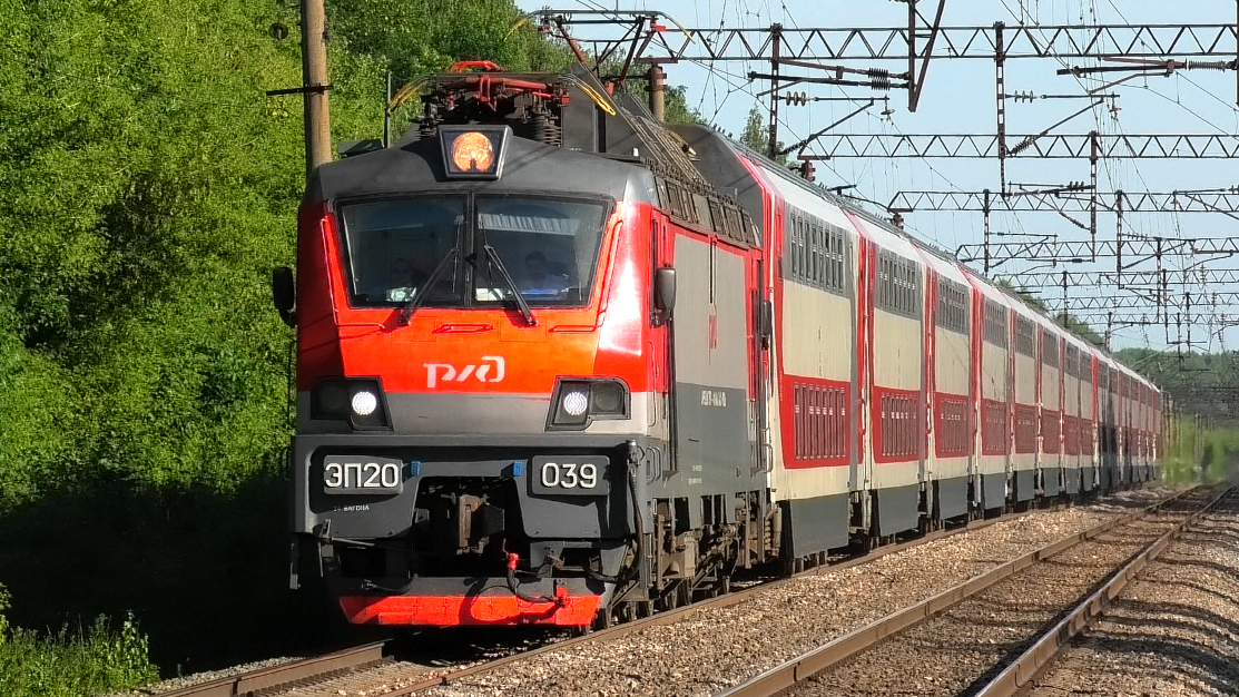 ЭП20-039 с фирменным двухэтажным поездом "Кавказ" Кисловодск - Москва смотреть онлайн