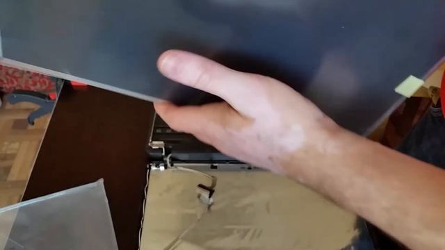 Распаковка и Замена экрана ноутбука Toshiba Satellite C660D смотреть онлайн