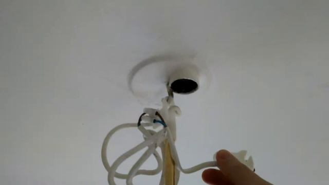 Зачем в Швеции розетка на потолке ? смотреть онлайн