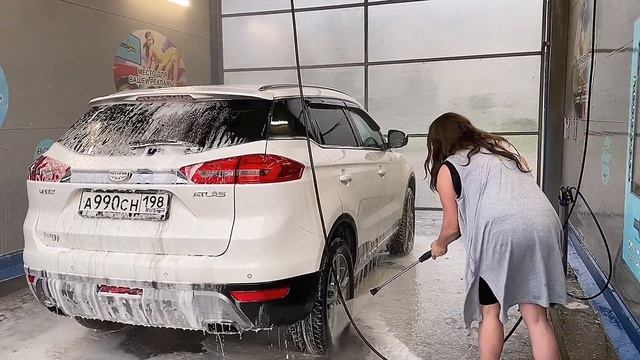 Джили атлас пробег почти 60 000т. км. . Geely atlas. Решили наконец помыть машину. смотреть онлайн