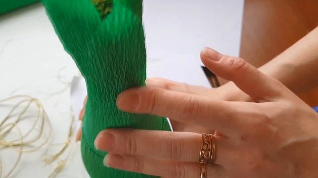 DIY: НОВОГОДНИЙ ДЕКОР | АНАНАС ИЗ КОНФЕТ и ШАМПАНСКОГО смотреть онлайн