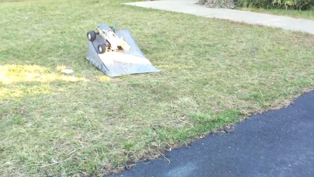 Traxxas Monster Jam Grave Digger and Maximum Destruction with Flags! смотреть онлайн