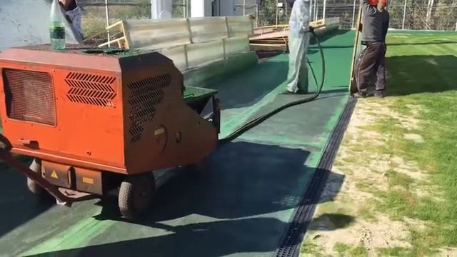 Укладка спортивного покрытия для площадки школы-гимназии №39 на улице Союзная 26 смотреть онлайн