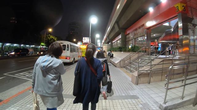 ⁴ᴷ⁶⁰ Exploring Taiwan : Taipei Main Station to Shilin Night Market | 台北臺北-士林夜市 (December 15, 2019) смотреть онлайн