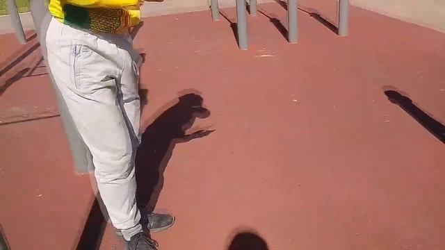 Учимся отжимать у стены. смотреть онлайн