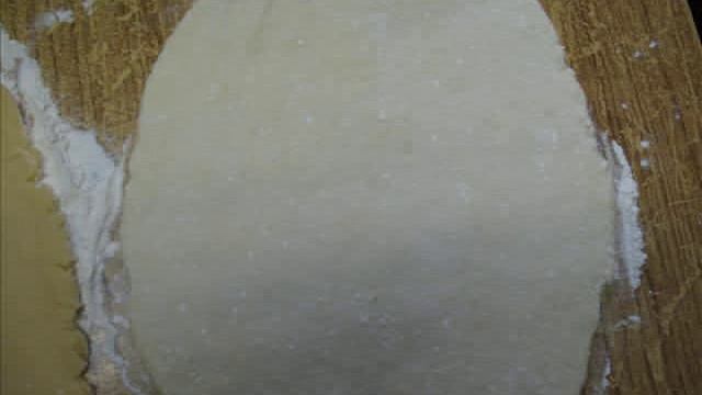 Рогалики из домашнего слоеного теста смотреть онлайн