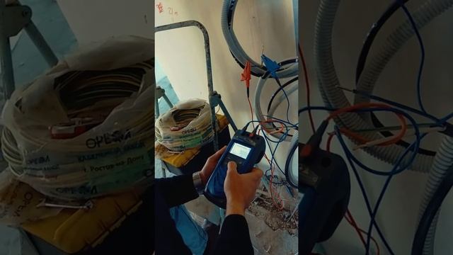 Проверка сопротивления изоляции кабельных линий с помощью мегаомметра Е6-32 смотреть онлайн