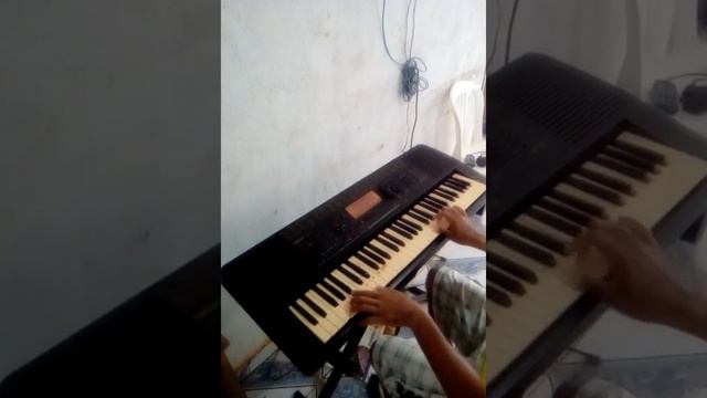 Luquinhas Dos teclados tocando ama Grace смотреть онлайн