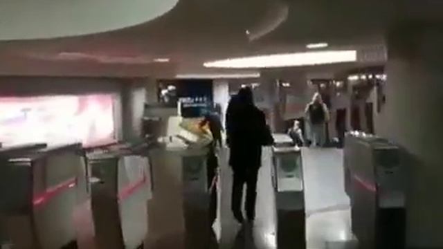 Беспорядки в харьковском метро смотреть онлайн