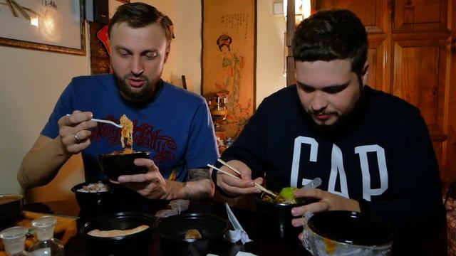 Суп Фо Шот Ванг, Ролл Нэм, Гой Куон и Утка с Рисом | Вьетнамская Еда. Обзор SkyФо смотреть онлайн