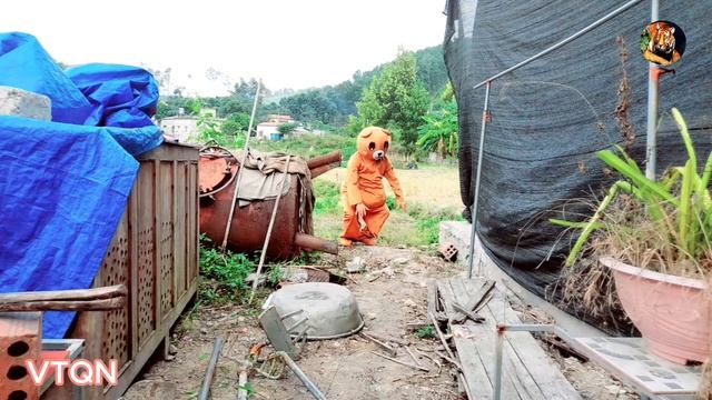 SUPER HERO | SPIDER-MAN DRIVES A TRACTOR | BEAR PLAYING SPIDER-MAN'S PLOW смотреть онлайн