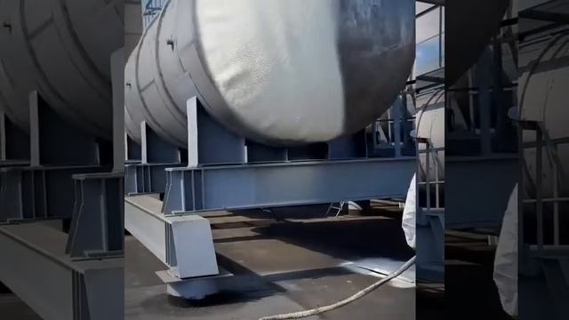 Напыление ППУ и покрытие светозащитой.