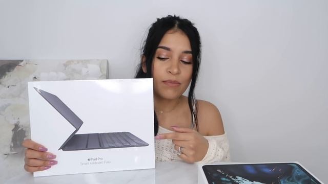 New iPad Pro 12.9 inch Unboxing | Apple Pencil 2 & Keyboard Folio смотреть онлайн