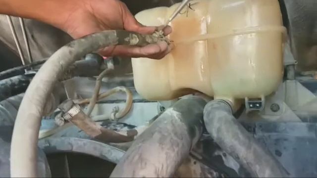 Volvo 440 How to replace radiater coolant tank video tamil தமிழ். смотреть онлайн