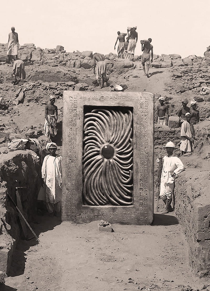 Стала известна разгадка тайны портала на старом снимке смотреть онлайн