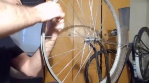 Часть 2. Устраняем биение в ободе натяжением и ослаблением спиц.