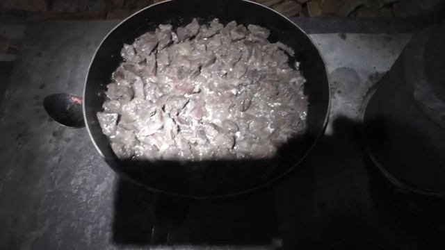 Жарим мясо сохатины на завтрак. Песня от Петра Романовича к 23 февраля. смотреть онлайн