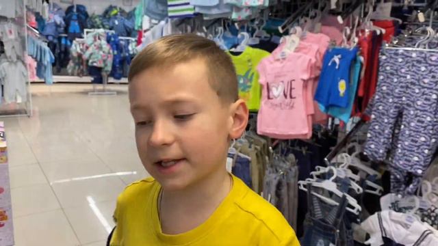 Masha was offended! Misha forgot to buy a gift! Маша обиделась! Миша забыл купить подарок! смотреть онлайн