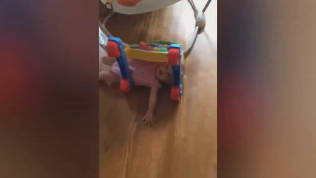 Дети падают смеются. подборка приколов. смотреть онлайн