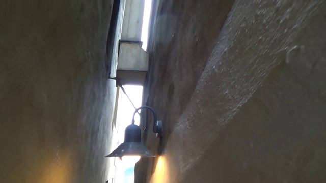 Винарна Чертовка (Vinárna Čertovka) - самая узкая улочка Праги смотреть онлайн