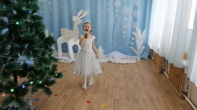 ДОУ 9 г. Октябрьск, Воробьёва Полина, "Белые снежинки" (муз. Г. Гладков, сл. И. Шаферан) смотреть онлайн
