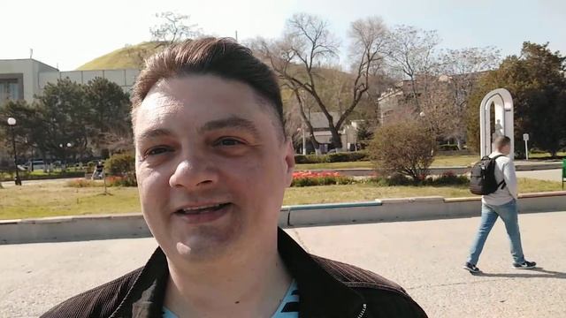 Набережная Керчи ! Женщины-рыбаки ловят бычка! смотреть онлайн