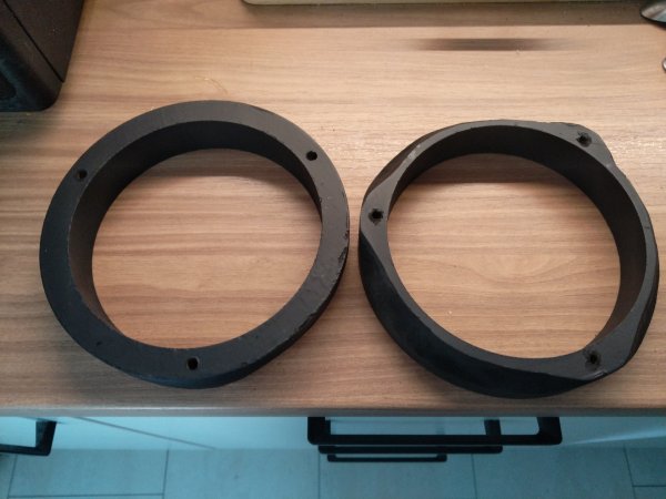 Lada Vesta: Подгонка MDF-адаптеров на 165 мм в задние двери.