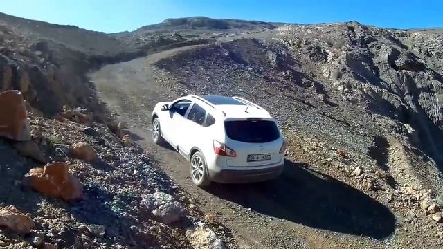 Nissan Qashqai 4X4 vs Qashqai 4x2 смотреть онлайн