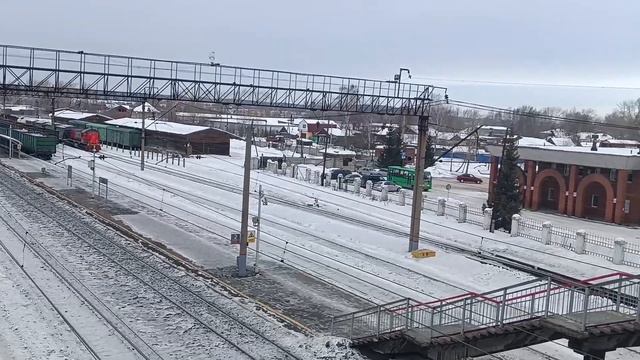 Уехала в другой город с кремом для лица и зарядником смотреть онлайн