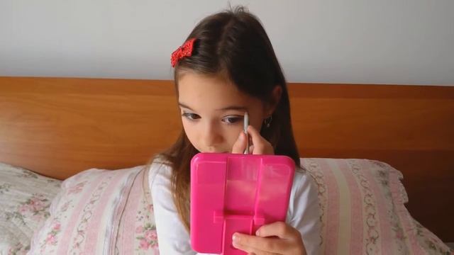 Make Up Красота страшная сила Элизабета накрасилась в первый раз