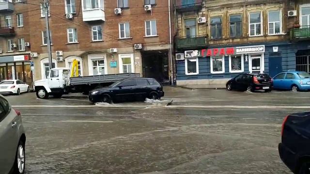 Сильные дожди в Ростове-на-Дону. Затопление. смотреть онлайн