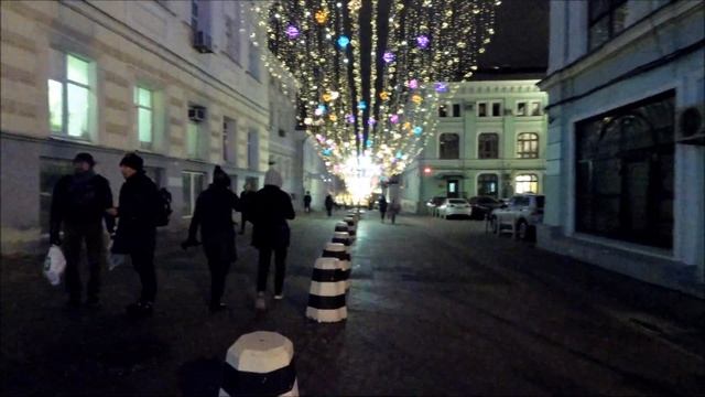 Москва. Вечерняя прогулка по улице Кузнецкий Мост (Kuznetskiy Most street) 31.10.2019 смотреть онлайн