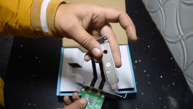 TP-Link TL-WN881ND 300 Mbps Wireless N PCI Express Adapter, PCIe Network Interface Card Unboxing