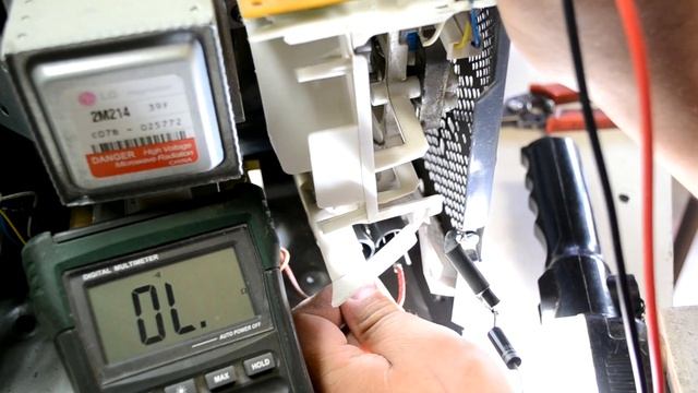 Выбивает автоматы дома при включении Микроволновки MH-6327EB смотреть онлайн