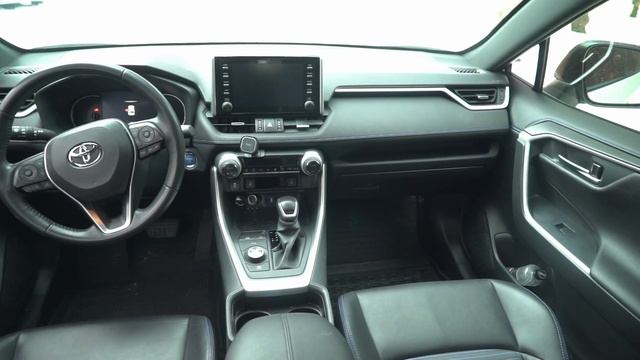 Toyota RAV-4 Hybrid 2.5. Теперь точно достоин внимания. смотреть онлайн