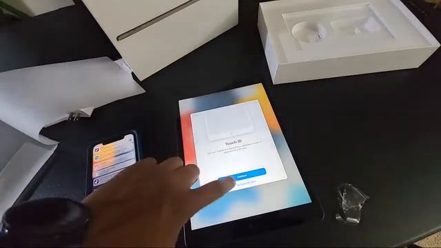 Unboxing and Reviewing the iPad 9th Generation смотреть онлайн