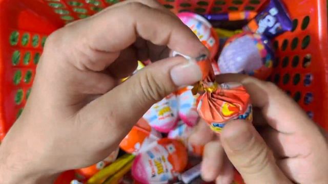 Varieties Of Chocolate And Candy ASMR/Lots Of Kinder Joy || JK-Pong Candy смотреть онлайн