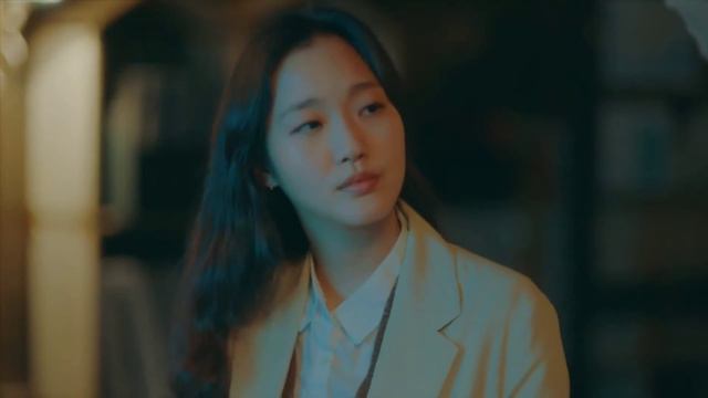 Романтичный момент из дорамы «Король: Вечный монарх» смотреть онлайн