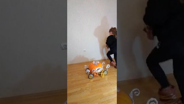 Лошадь и Карета из тыквы для Золушки смотреть онлайн