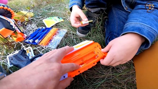 Дети и Машина. Диана, Даня и Миньон играю в Нерфультрачеллендж. МанкиТайм смотреть онлайн