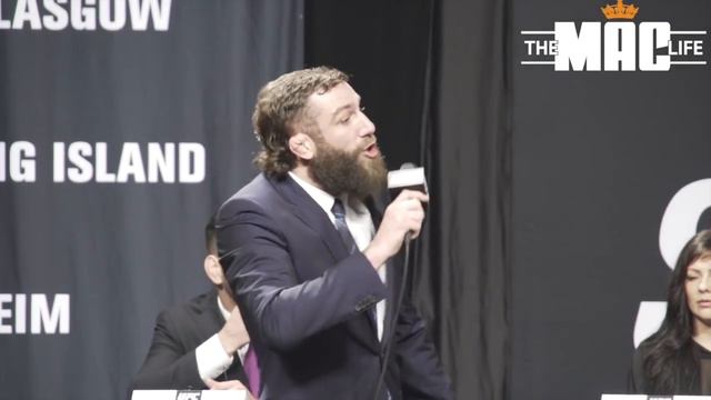 Kevin Lee punches Michael Chiesa at UFC Press Conference смотреть онлайн