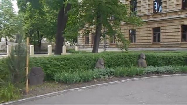 Достопримечательности Харькова. М. Университет (Стекляшка), пр. Правды и ул. Тринклера 21.05.2017г. смотреть онлайн