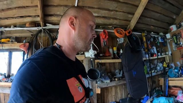 КАК УНИЧТОЖИТЬ ГНЕЗДО ОС В ГАРАЖЕ. НАШЁЛ СХРОН КОВАННОГО МЕТАЛЛА. смотреть онлайн